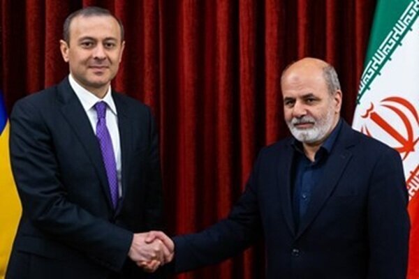 دبیر شورای امنیت ملی به همتای ارمنستانی خود: سیاست ایران کماکان عدم تغییر در ژئوپلیتیک منطقه است / دبیر شورای امنیت ملی ارمنستان: تغییری در مواضع ما درباره گذرگاه‌های منطقه‌ای ایجاد نشده است