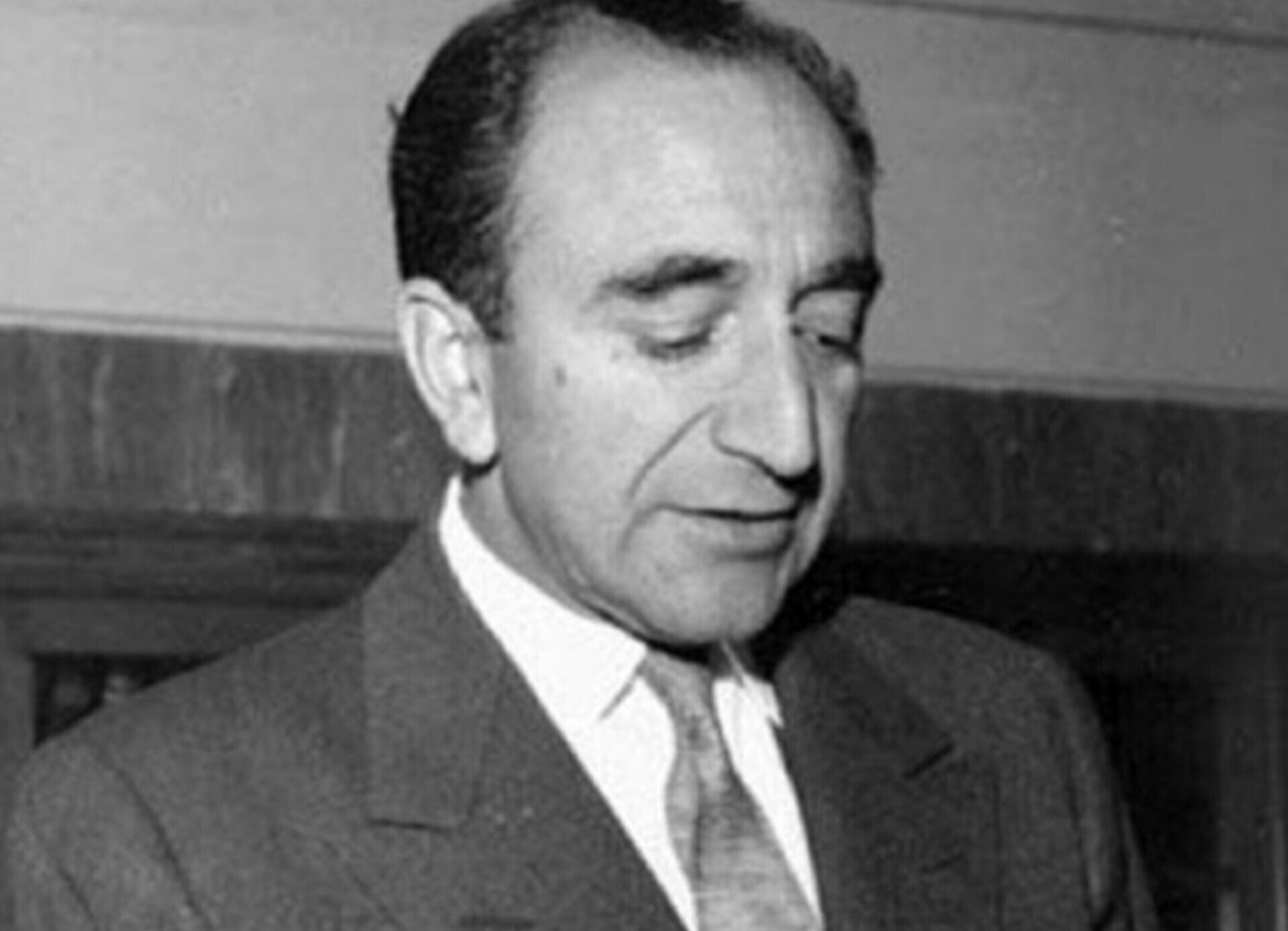 یادداشتهای علم، جمعه ۷ مهر ۱۳۵۱: از مسافرت نخست وزیر ژاپن به چین لطمه، بیربط حیثیتی به ما وارد آمد