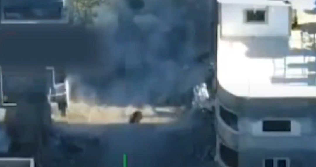 ببینید/ لحظه هدف گرفتن زن و کودک فلسطینی در حمله پهپادی رژیم صهیونیستی