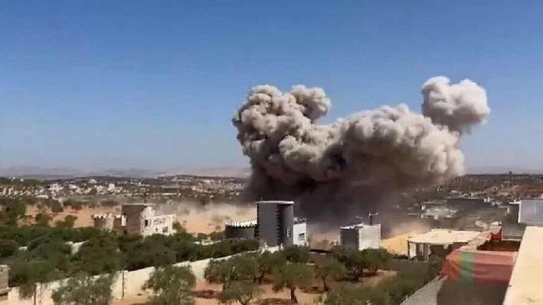 انفجار در یک پایگاه نظامی در غرب سوریه / برخی منابع: این انفجارها ناشی از حملات هوایی اسرائیل به یک پایگاه نظامی در حومه حمص بوده