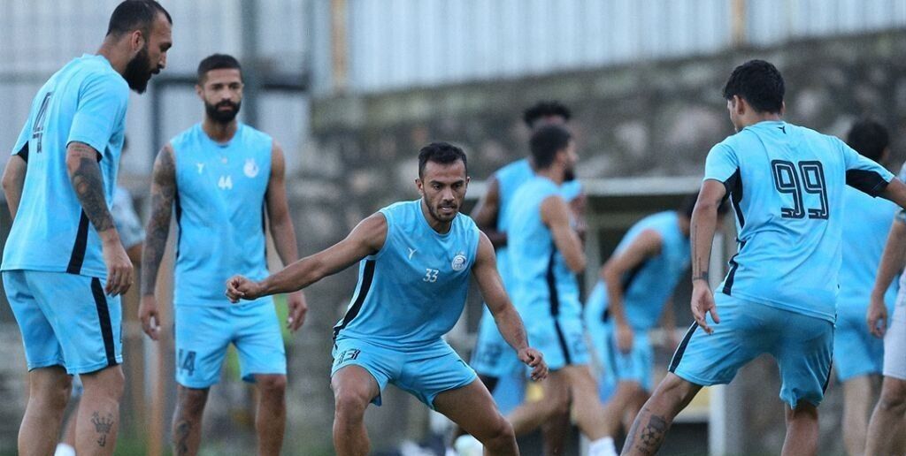 بازیکنان و سرمربی استقلال روز جدایی حسینی کجا رفته بودند؟