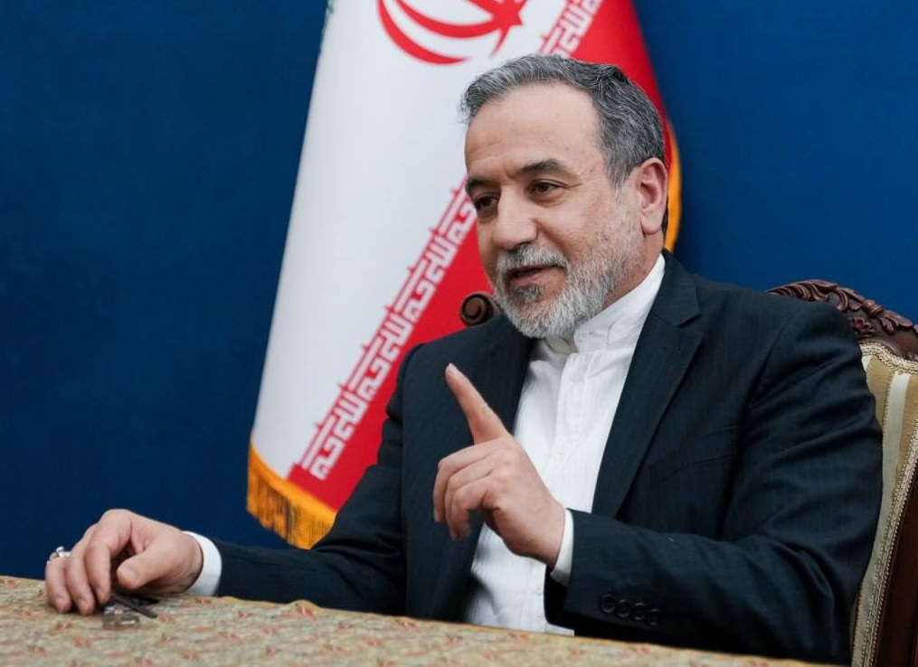 عراقچی: من و ویتکاف در طول و پس از جنگ، پیام‌هایی رد و بدل کرده‌ایم / به آن‌ها گفته‌ام که باید راه‌حل «برد-برد» پیدا کرد / راه مذاکرات باریک است اما غیرممکن نیست / ویتکاف پیشنهاد از سرگیری مذاکرات را مطرح کرده اما ما نیاز به اقدامات واقعی اعتمادسازی از سوی آنها داریم / این اقدامات باید شامل جبران مالی و تضمین‌هایی در خصوص عدم حمله به ایران در طول مذاکرات مجدد باشد