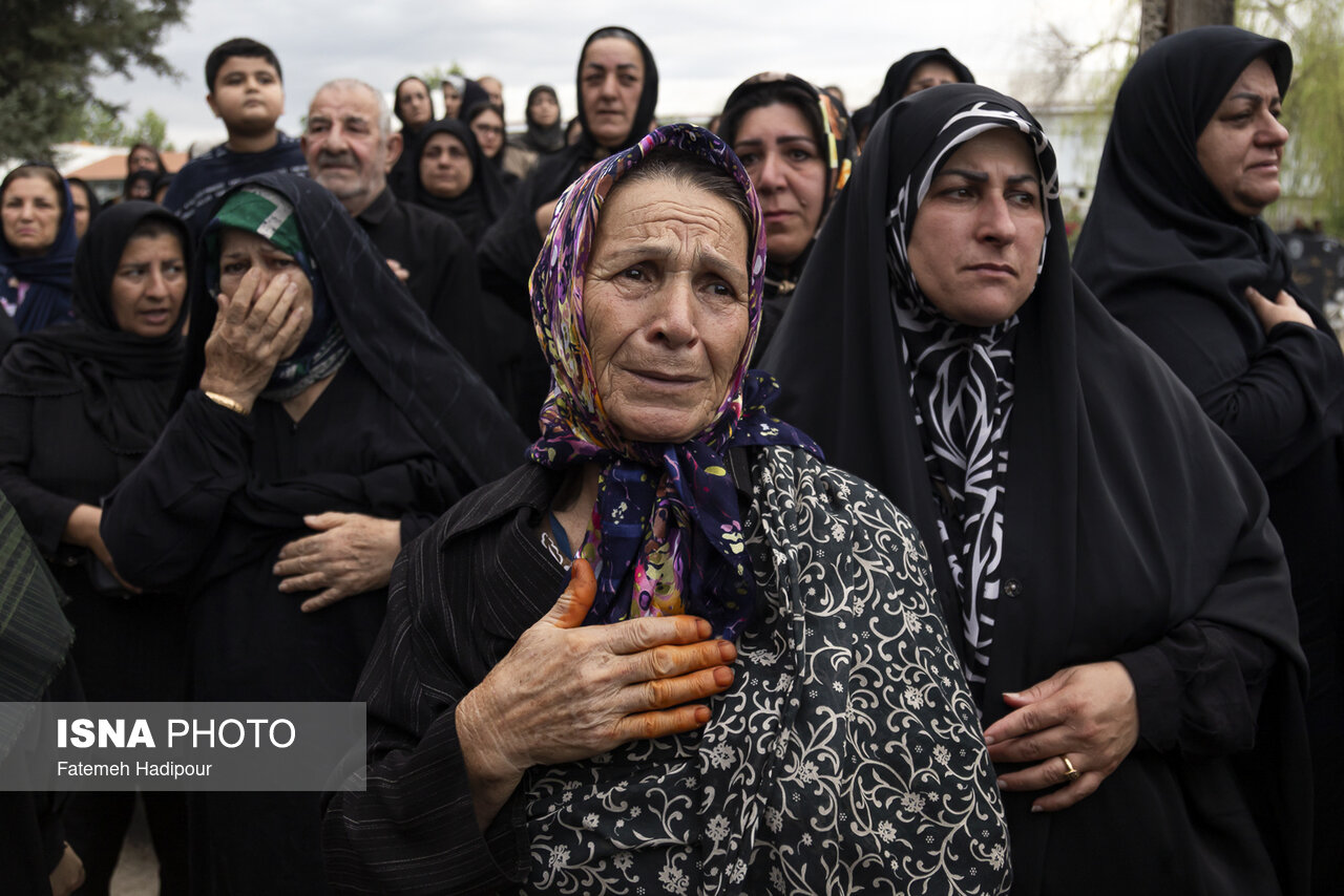 تصاویر: تشییع پیکر شهید ستوان‌سوم «سینا سیاه‌نژاد» - صومعه‌سرا
