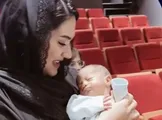 ببینید / خوشحالی همسر رحمان عموزاد بعد از مدال طلای همسرش در رقابت‌های کشتی آزاد قهرمانی جهان