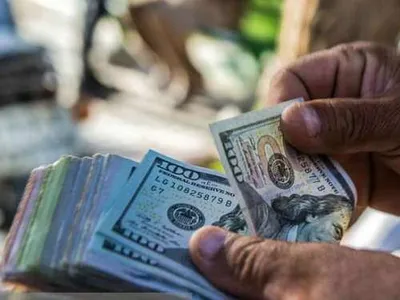 دلار به کانال ۱۶ هزار تومان بازگشت / کاهش قیمت سکه و بازگشت به کانال ۴ میلیونی