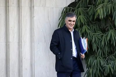 رئیس بانک مرکزی: شایعات اخیر درباره ناتوانی کشور در مدیریت بازار ارز و کالا، ناشی از فضاسازی رسانه‌ای و ایجاد ترس است/ تأمین ارز صرفاً در اختیار ما نیست و به دلیل تحریم‌ها، با دشواری فراوان روبه‌رو است/ منابع ارزی مطمئن و قابل اتکا است و در مواقع ضروری، مورد استفاده قرار می‌گیرد