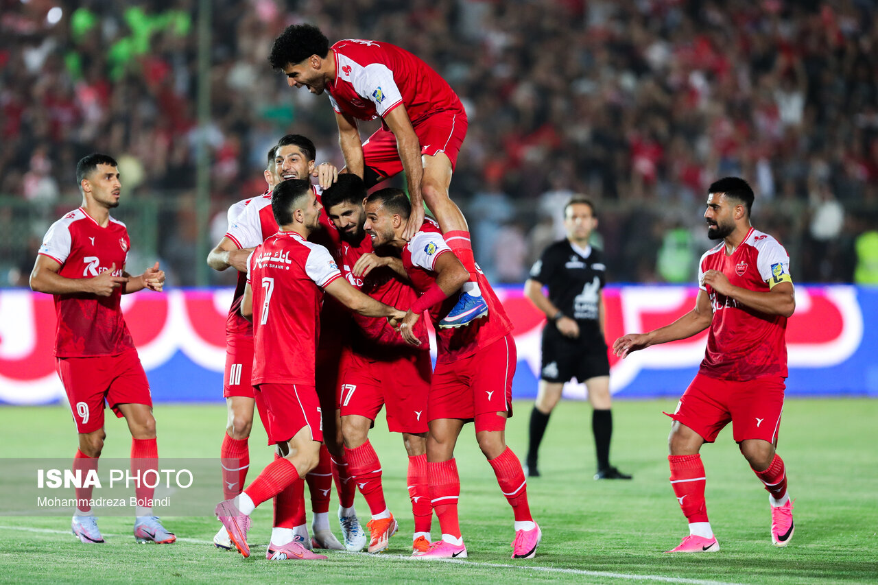 تصاویر: دیدار تیم‌های پرسپولیس و استقلال خوزستان