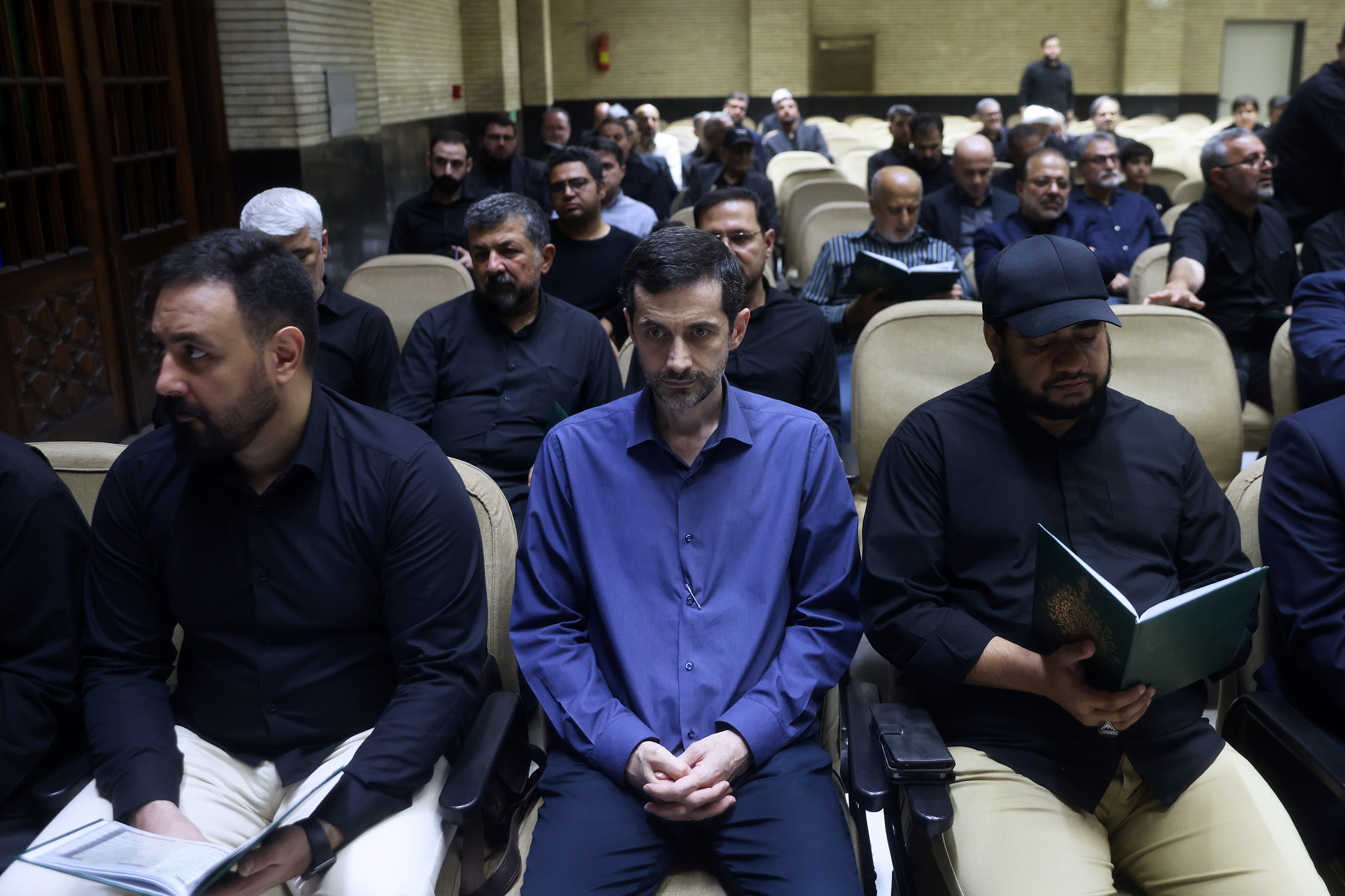 تصاویر: حضور پزشکیان در مراسم ختم پدر محمدباقر ذوالقدر، دبیر شورای عالی امنیت ملی