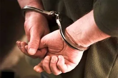 جزئیات گفته نشده درباره درگذشت مهرداد سپهری در مشهد / بازپرس پرونده: روی گردن این فرد آثار ضرب و جرح وجود داشت که نشان از کتک‌کاری است / پزشکی قانونی به ما نگفته این اتفاق بر اثر اسپری فلفل بوده؛ نمی‌دانم از کجا چنین چیزی را اعلام می‌کنند؛ باید نمونه برداری کنند و در آزمایشگاه بررسی شود / خانواده اش می‌گفتند در دهانش اسپری زده اند / خیلی مهم است که متهم چطور رفتار کرده که به اینجا رسیده؟