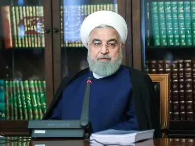 روحانی: در ۹۸ وقتی بنزین گران شد اولین کسی که توئیت زد و مخالفت کرد، آقای رئیسی، رئیس قوه قضائیه بود که نامه سران قوا برای گران کردن بنزین را با خط خودش امضا کرده بود!