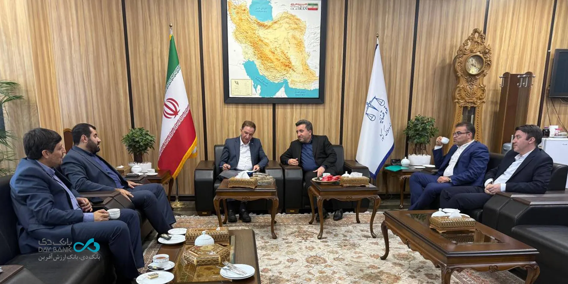 وصول ۲ هزار میلیارد تومان از مطالبات بانک دی با حمایت سازمان ثبت اسناد و املاک کشور وصول ۲ هزار میلیارد تومان از مطالبات بانک دی با حمایت سازمان ثبت اسناد و املاک کشور