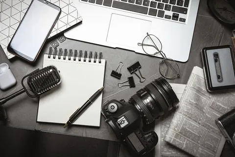 مصوبه تازه مجلس: ۶ ماه تا ۲ سال زندان برای مصاحبه، شرکت در گفت‌و‌گو یا هر گونه ارتباط با رسانه‌های آمریکایی یا رسانه‌هایی که آمریکا آن‌ها را تأمین مالی می‌کند/ مصاحبه با رسانه‌های خارجی دیگر منوط به اطلاع‌رسانی به وزارت اطلاعات است/ ۶ ماه تا ۲ سال زندان برای ارتباط با سفارتخانه‌ها و نهاد‌های غیر ایرانی در داخل یا خارج، بدون اخذ مجوز کتبی از وزارت خارجه