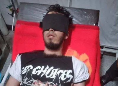 تسنیم: متهم دستگیرشده حادثه تروریستی حرم شاهچراغ فردی به نام «س. اسلم‌یار»، تاجیک‌تبار و اهل ولایت بدخشان است / او یک سلاح کلاشنیکف تاشو با ۸ تیغه خشاب و ۲۴۰ تیر جنگی به همراه داشت که فقط توانست ۱۱ تیر از آن‌ها را شلیک کند