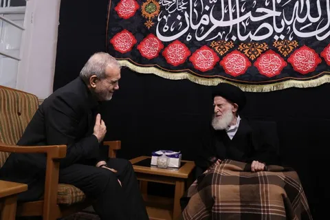 آیت‌الله شبیری زنجانی خطاب به پزشکیان: شنیدن برخی سخنان ناصحیح و بی‌انصافی‌ها بسیار سنگین است؛ گاهی حق را زیر پا می‌گذارند، اما این‌ها گذرا است/ اگر عده‌ای مجاهدت‌های شما را نادیده می‌گیرند، جای نگرانی نیست/ پزشکیان: توافق با آمریکا، پیروزی بزرگی برای مردم ایران محسوب می‌شود/ ۶ میلیارد دلار از منابع ما در قطر آزاد و به کشور بازگردانده می‌شود