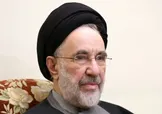 سیدمحمد خاتمی: دو عامل باعث شد در جنگ شکست نخوریم / شما هفته‌های اول میدان را ببینید چه کسانی هستند؛ کسانی که از نظام  ناراضی‌اند به صحنه آمدند؛ چون احسان کردند بیگانه دارد به مملکتشان تجاوز می‌کند / متاسفانه به خاطر تبلیغات غلط و شعارهایی که دادند کم‌کم این حضور مردم کمرنگ شده