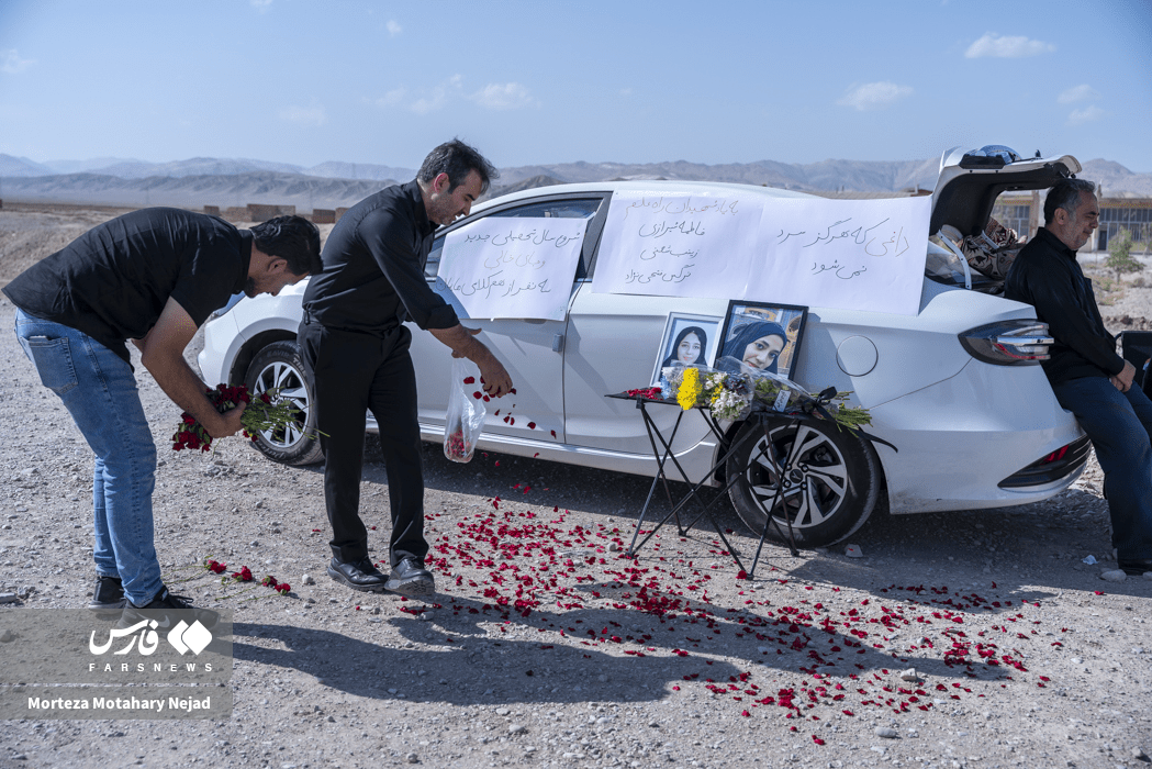 تصاویر: مراسم سالگرد جانباختگان تصادف سرویس دانشجویان در سمنان