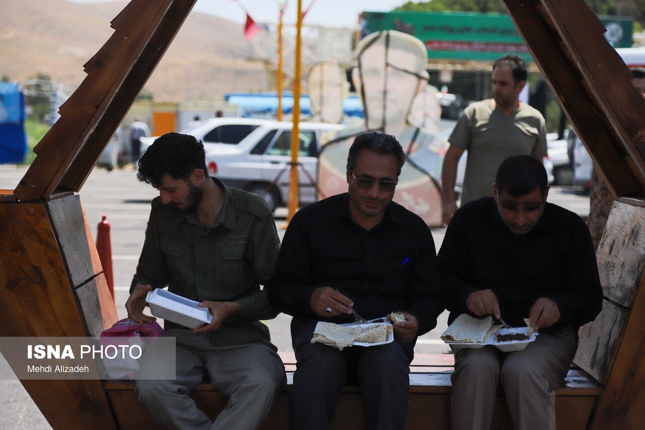 تصاویر: مواکب ورودی شمالی مشهد پیش از مراسم تشییع رهبر شهید