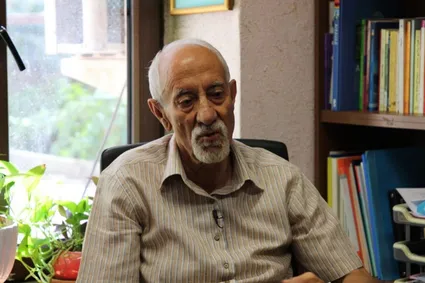 ویدیو / منصوریان، دوست صمیمی دکتر شریعتی: سر دکتر شریعتی را به دیوار کوبیده بودند که منجر به کشته شدنش شد