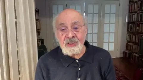ویدیو / پروفسور یرواند آبراهامیان: در صورت جنگ زمینی در اطراف تنگه هرمز، ترامپ ممکن است با سرنوشت چرچیل در داردانل در نبرد گالیپولی مواجه شود/ این جنگ یکی از فجایع جنگ جهانی اول بود و انگلیس‌ها هزاران نفر کشته دادند/تسلط ایران بر تنگه به راحتی اتفاق می‌افتد، حتی لازم نیست تهران نیروی نظامی بزرگی داشته باشد