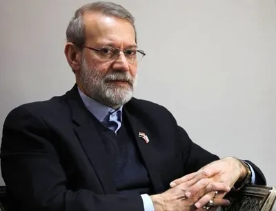 لاریجانی: حامل پیامی از طرف رهبری برای بشار اسد و نبیه بری بودم؛ در حال بررسی برای پاسخ هستند / در پیش‌نویسی که سفیر آمریکا ارائه کرده نکات مثبتی دیدم، اما برخی نکات نیازمند بررسی بیشتر است؛ ممکن است برخی از آنان در آینده مورد توافق قرار بگیرد / ایران از هر تصمیم مقاومت حمایت می‌کند