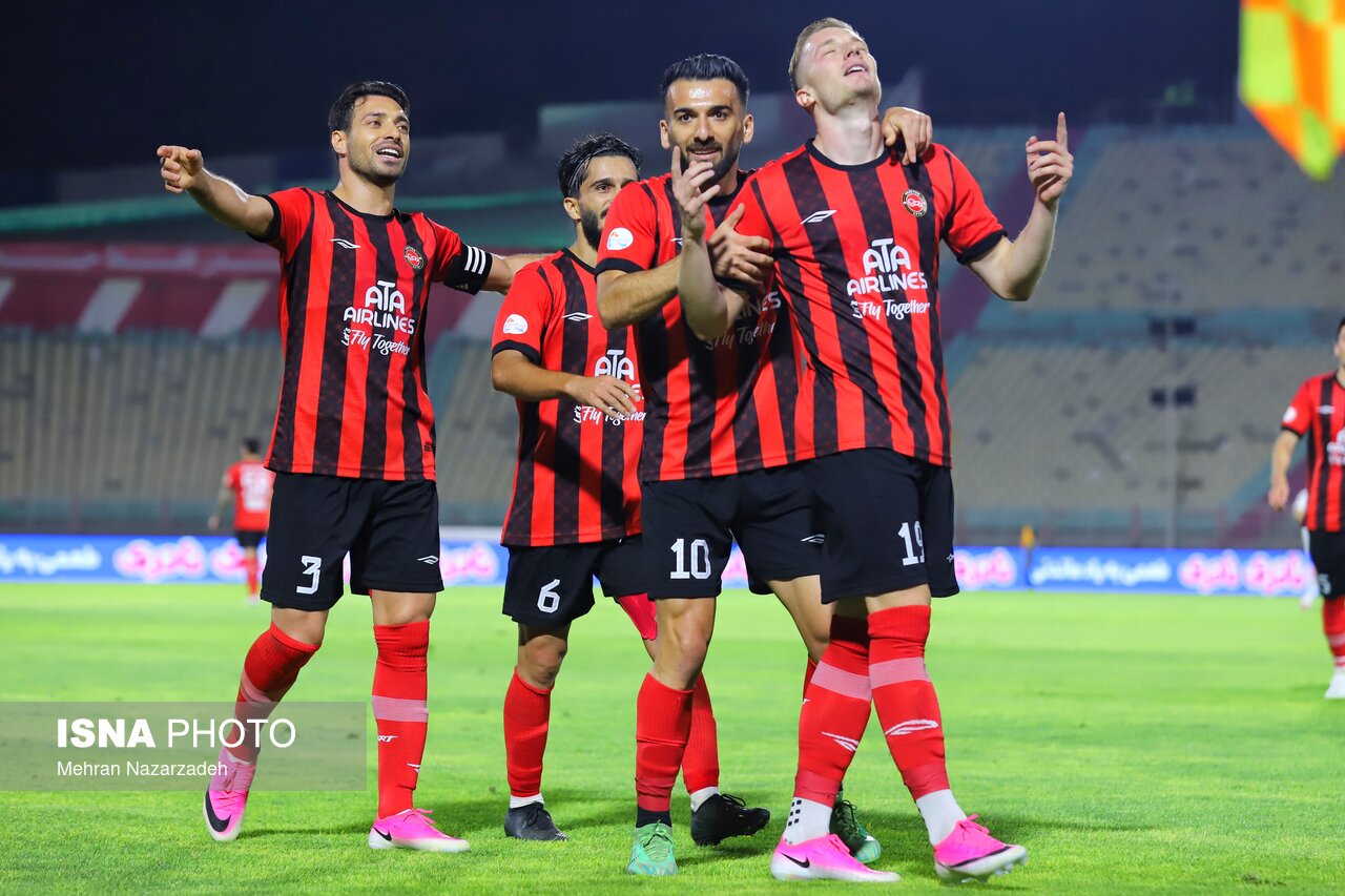 تصاویر: دیدار تیم‌های تراکتور و پرسپولیس