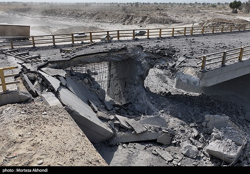 تصاویر تسنیم از خسارت حملات موشکی آمریکا به پل های بندر خمیر - هرمزگان