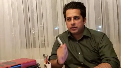 رضا نصری، کارشناس مسائل بین‌الملل: ۸۰۰ هزار بشکه نفت تخلیه شد، حداقل یک توییت انگلیسی بزنید