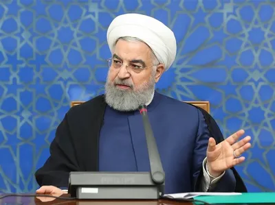روحانی: از توطئه جنگ قوای سه گانه عبور کردیم / امروز شاهد آرامش در کشور هستیم؛ هیچ کدام از قوا دنبال حاشیه‌سازی نیستند / باید به همدیگر کمک کنیم؛ اگر نکته‌ای هست، راه‌حل را هم پیشروی ما قرار دهند؛ نقد خالی دردی را دوا نمی‌کند / دشمن در عرصه اقتصادی ما را زمین نزده؛ به فکر این بودند که تورم سه رقمی شود / زندگی مردم در حد ضرورت به خوبی اداره شد / باید کالا را از ثبت سفارش تا ورود به انبار مانند سایه دنبال کنیم