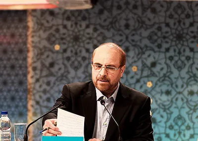 پیش‌کسوت‌های اصولگرا احساس می‌کنند نیازی به گوش دادن ندارد / اصولگرا‌ها با همان ادبیات ۴۰ سال قبل با مردم صحبت می‌کنند / موافق گفتگو با مخالفان و رقبا هستم / این‌هایی که در مصدر کار هستند کننده کار نیستند؛ برنامه انتخاباتی من، ۱۴ جلد کتاب شد / اینکه بگوییم نمی‌خواهیم در زندگی مردم سرک بکشیم، یعنی فرصت دادن به ۴درصدی‌ها