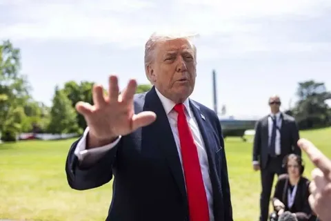 ادعای ترامپ: جنگ ایران به زودی پایان خواهد یافت، چه از طریق توافق و چه از طریق اقدام نظامی؛ سپس قیمت نفت به شدت کاهش می‌یابد/ نمی‌دانم با چه کسی در ایران باید معامله کنم/ در انتخابات میان‌ دوره‌ای به پیروزی قاطع دست خواهیم یافت/ به زودی ذخایر استراتژیک نفت خود را پر می‌کنیم