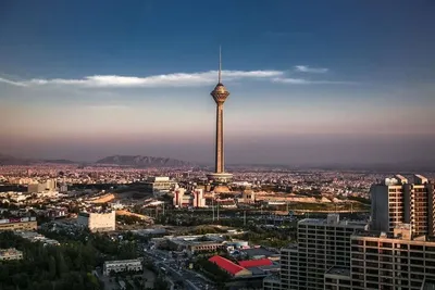 گزارش خبرنگار نیویورک‌تایمز از ایرانِ پساجنگ / فردی با انگشت به سینه‌ام زد و گفت: «حتی تو هم مسلمان خواهی شد»