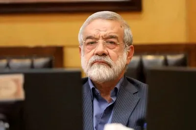 نماینده نزدیک به پایداری: می‌گویند هیچ جریمه کوچکی [برای عدم رعایت حجاب] نباشد؛ پس باید برای سارقان و زورگیران هم جریمه زندان را حذف کنیم و بگوییم: آقایان دزد! از مردم سرقت نکنید / این ادعا که قانون حجاب باعث ایجاد شکاف در جامعه می‌شود، صحت ندارد؛ مگر الآن که نیروی انتظامی برای نبستن کمربند جریمه می‌گیرد، باعث شکاف در جامعه می‌شود؟ / پیامک‌های حجاب منع قانونی ندارد