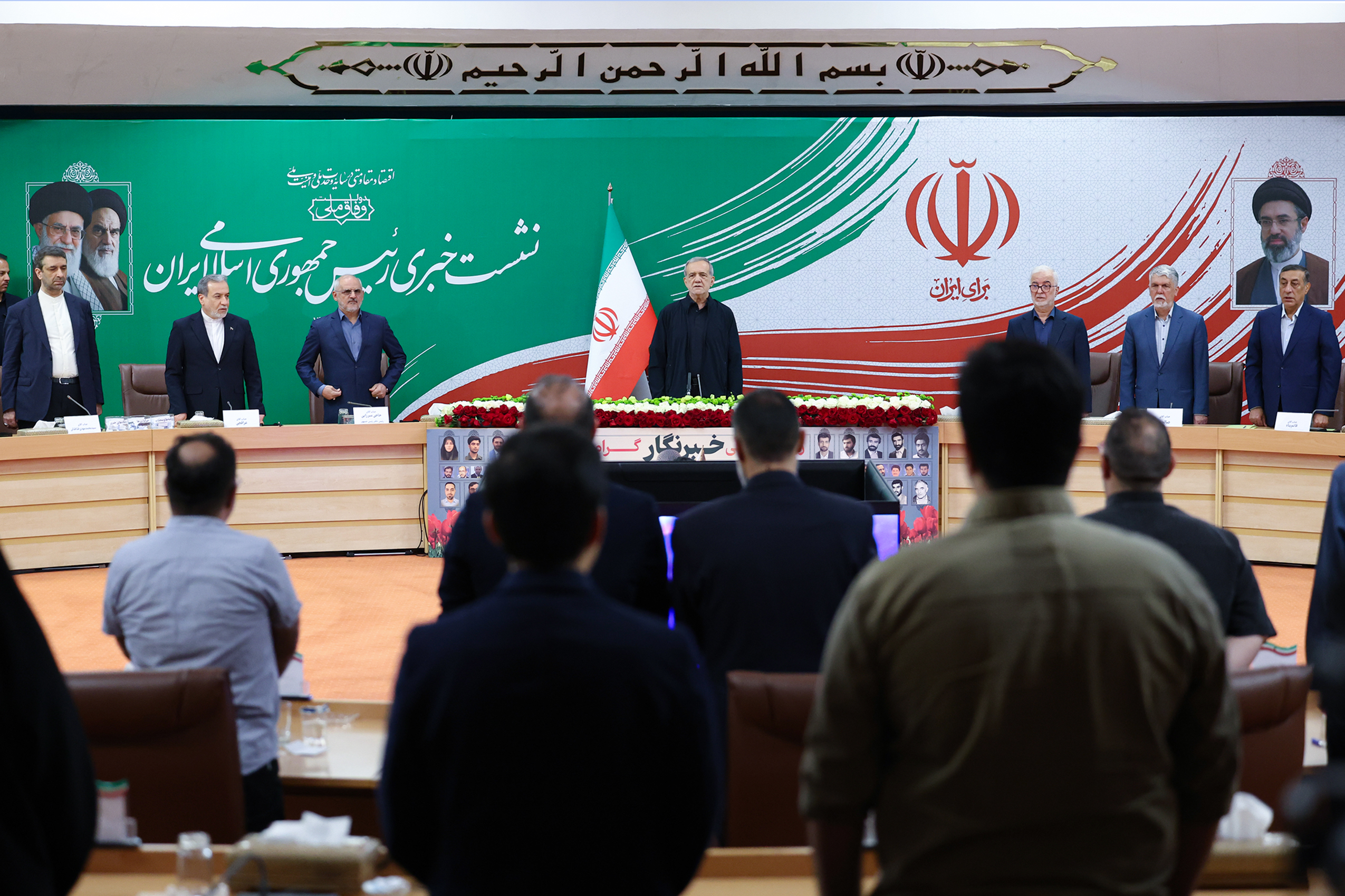 تصاویر: نشست خبری پزشکیان با جمعی از اصحاب رسانه
