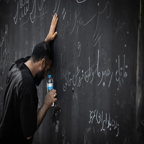 تصاویر: دیوارهای مصلی؛ دفتر یادگار زائران رهبر شهید انقلاب