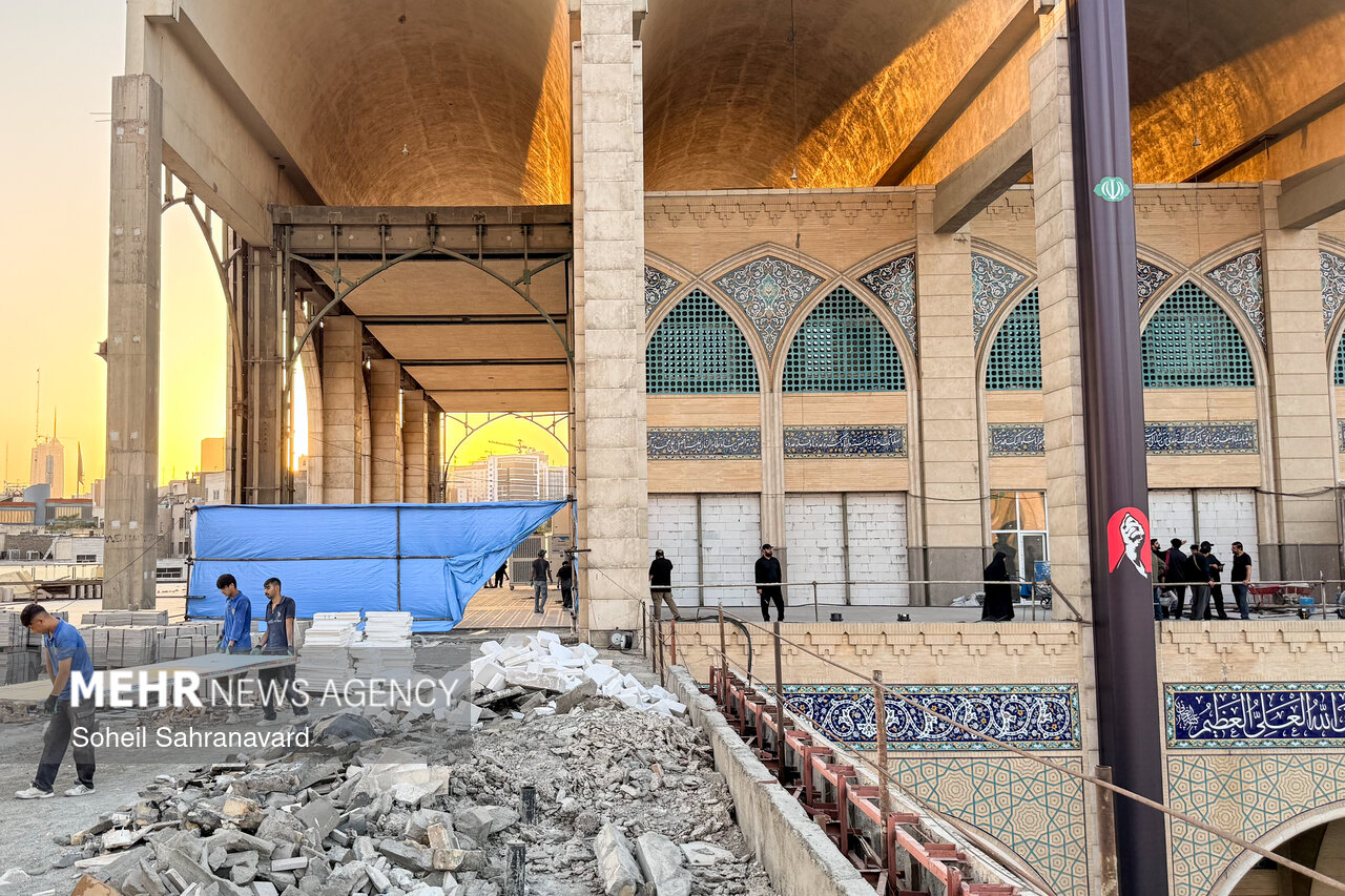 تصاویر: آماده سازی مصلی امام خمینی(ره) در آستانه مراسم وداع با رهبر شهید