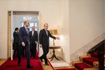 علی لاریجانی در دیدار با همتای ارمنستانی خود: ایران با هرگونه تغییر ژئوپولیتیک منطقه و آسیب به روابط تهران ـ ایروان مخالف است / گریگوریان: آماده ارائه‌ تضمین‌های لازم به جمهوری اسلامی در این زمینه هستیم