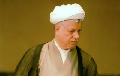 خاطرات آیت الله هاشمی رفسنجانی، ۳ بهمن ۱۳۷۷: امیر تهران معاون وزارت اطلاعات گفت مدیران وزارت فکر مى‌کنند آقای دُرّى عاملان قتل‌های زنجیره‌ای را تشویق کرده، سپس از آن‌ها حمایت نکرده
