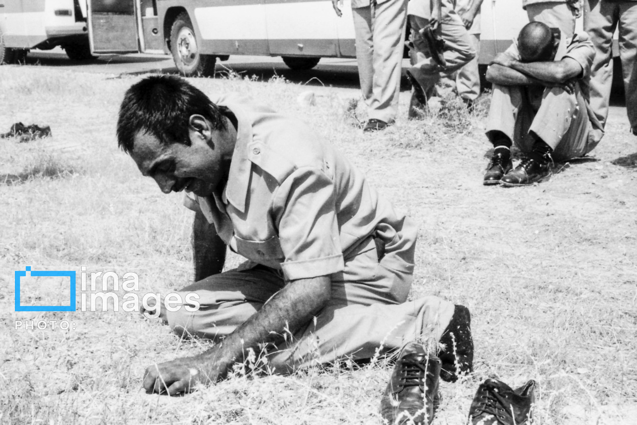تصاویر: لحظه ورود آزادگان به میهن