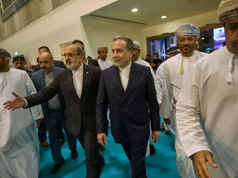 عمان شرط انطباق توافق با حقوق بین‌الملل را مطرح کرد و ایران پذیرفت / در مقابل، ایران بر ممانعت از عبور شناور‌های نظامی آمریکا از آب‌های سرزمینی خود اصرار دارد