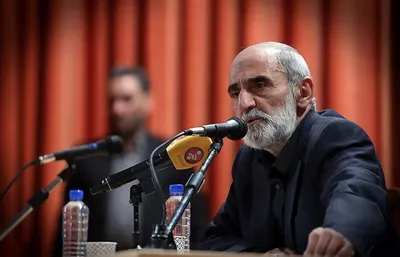 حسین شریعتمداری نگران زد و خورد جلیلی و قالیباف شد