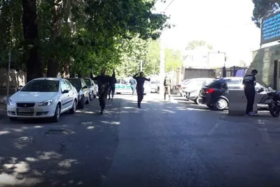 پایان مرگبار گروگانگیری در ‌اداره املاک بنیاد مستضعفان ایلام / گرو‌گانگیر پس از قتل ۳ نفر و زخمی کردن ۵ نفر دیگر، خودکشی کرد / حال برخی مصدومان وخیم است