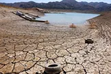 رئیس دانشگاه تهران: ایران در مرز بحران قطعی آب قرار دارد/ اگر یک قطره آب هم برداشت نشود، ۲۰۰ سال طول می‌کشد تا سفره‌های زیر زمینی احیا شوند/ سرانه آب از ۴۵۰۰، به زیر ۱۰۰۰ متر مکعب سقوط کرده/ راه حل مشکل، انتقال آب در حد وسیع نیست