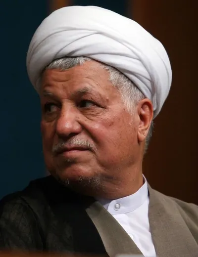 خاطرات آیت الله هاشمی رفسنجانی، ۲۴ بهمن ۱۳۷۷: عیسی کلانتری خواست کمک کنم حسن روحانی رئیس قوه قضائیه شود / کشته شدن مسئول سابق شعبه بانک آلمانی در ایران در راه کاشان