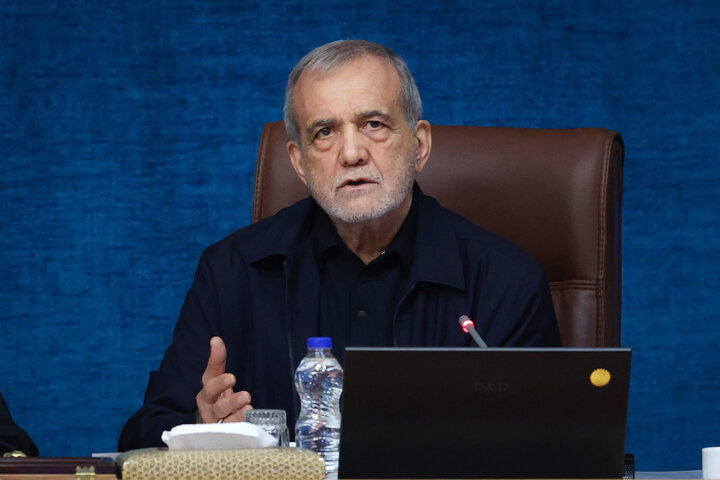پزشکیان: به‌خوبی می‌دانم که در طول یک سال گذشته، سختی‌های بسیاری را پشت سر گذاشته‌اید / همان‌گونه که رهبر عالی‌قدر، حضرت آیت‌الله سید مجتبی خامنه‌ای تأکید دارند، «حفظ انسجام ملی، ارتقای توان دفاعی و استمرار هوشیاری عمومی»، حیاتی‌ترین الزامات عبور پیروزمندانه از چالش‌های پیش‌ رو است