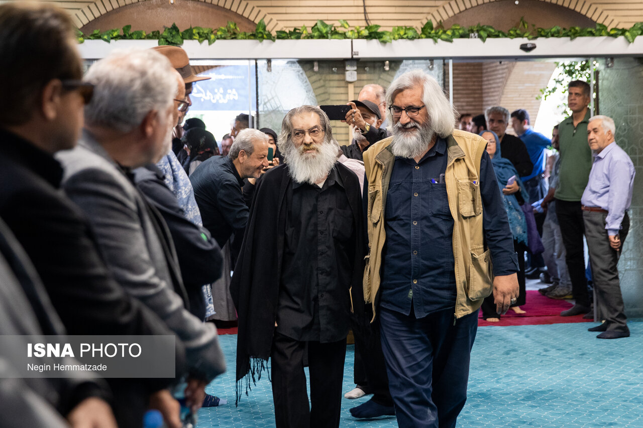 تصاویر: مراسم یادبود «اکبر عبدی» در مسجد بلال