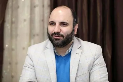 عقب نشینی رضا عاشری، عضو شورای شهر رشت پس از توهین به پزشکیان: من آدم طنازی هستم / شهادت سعادت هست؛ خدا شهادت را روزی من و آقای رئیس جمهور کند