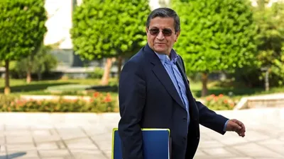 واکنش کیهان به موضع اصلاح‌طلبان در خصوص استیضاح وزیر اقتصاد: با تیترهای درشت نوشته‌اند «‌پشت همتی را خالی کردند»، «‌نمایندگان مجلس حداقلی زیر میز وفاق زدند» و از همین پرت و پلاها