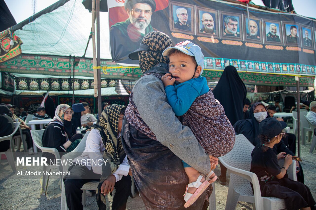 تصاویر: جاده‌های مشهدالرضا میزبان زائران پیاده