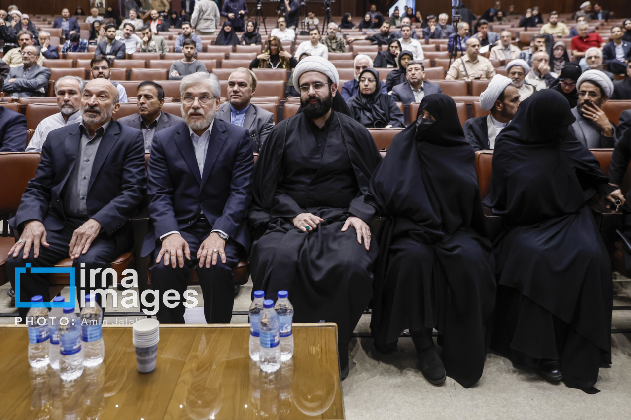 تصاویر: مراسم یادبود شهید «علی لاریجانی»