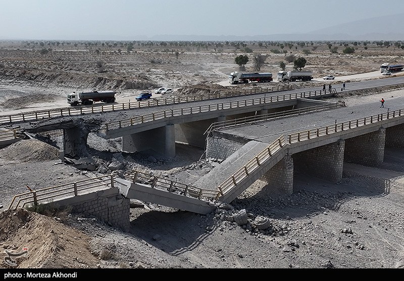 تصاویر تسنیم از خسارت حملات موشکی آمریکا به پل های بندر خمیر - هرمزگان